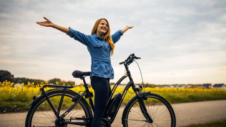 Read more about the article Eco-Friendly Transportation: The Benefits of Riding an Electric Bike