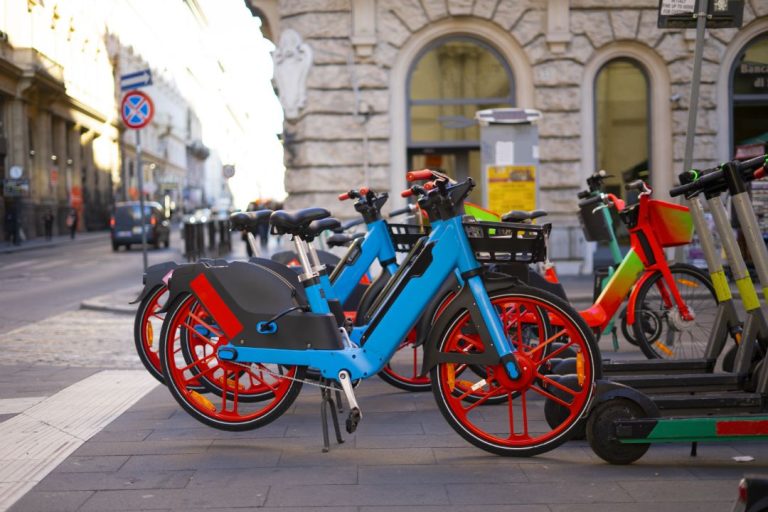 Read more about the article Why Electric Bikes Are a Great Option for Commuters?